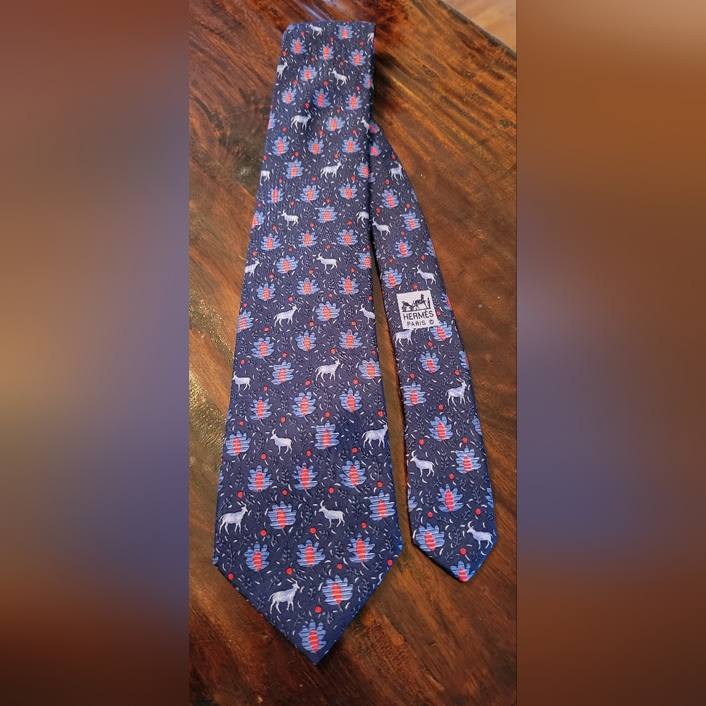 VINTAGE HERMÈS Silk Blue tie 7069 TA Deer Antelope Ibex Capricorn Leaves